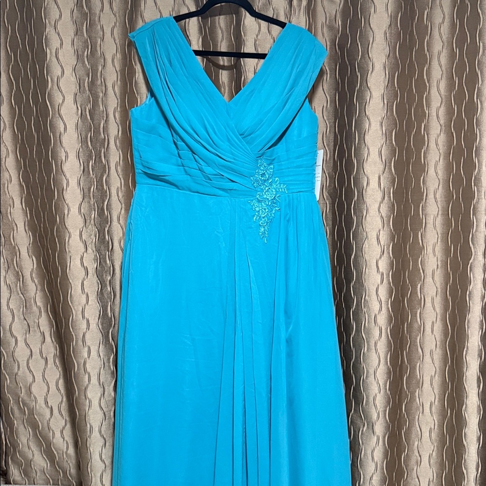 Elegant Teal Blue Sleeveless Gown NWT 16